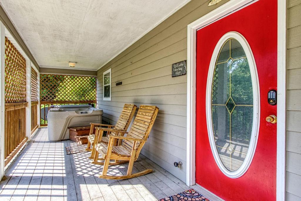 River Song, Near River, Hot Tub, Foosball, Wifi 1089 Free Tickets Each Paid Day, Dollywood And More Sevierville Exterior foto