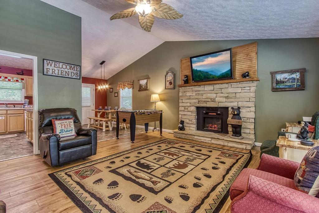 River Song, Near River, Hot Tub, Foosball, Wifi 1089 Free Tickets Each Paid Day, Dollywood And More Sevierville Exterior foto