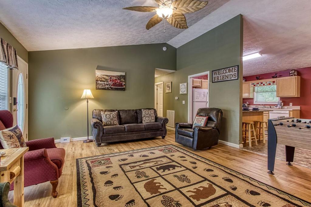 River Song, Near River, Hot Tub, Foosball, Wifi 1089 Free Tickets Each Paid Day, Dollywood And More Sevierville Exterior foto