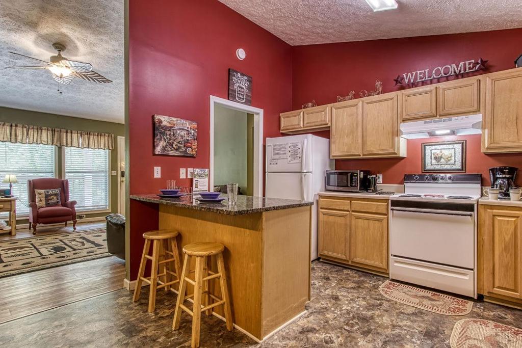 River Song, Near River, Hot Tub, Foosball, Wifi 1089 Free Tickets Each Paid Day, Dollywood And More Sevierville Exterior foto