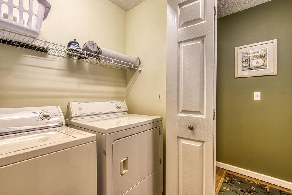 River Song, Near River, Hot Tub, Foosball, Wifi 1089 Free Tickets Each Paid Day, Dollywood And More Sevierville Exterior foto