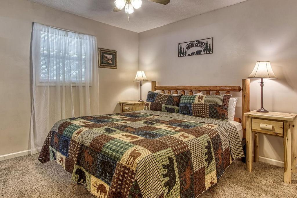 River Song, Near River, Hot Tub, Foosball, Wifi 1089 Free Tickets Each Paid Day, Dollywood And More Sevierville Exterior foto